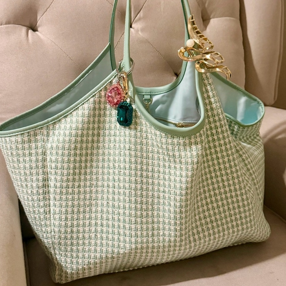🚫SOLD🚫 Stoney Clover mint scoop tote with sequins